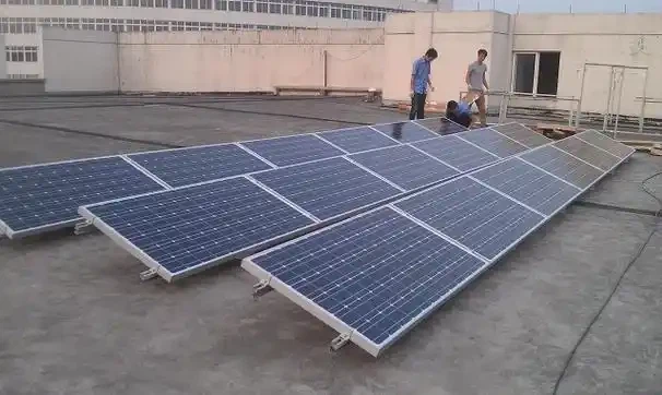 Солнечная установка на плоской крыше